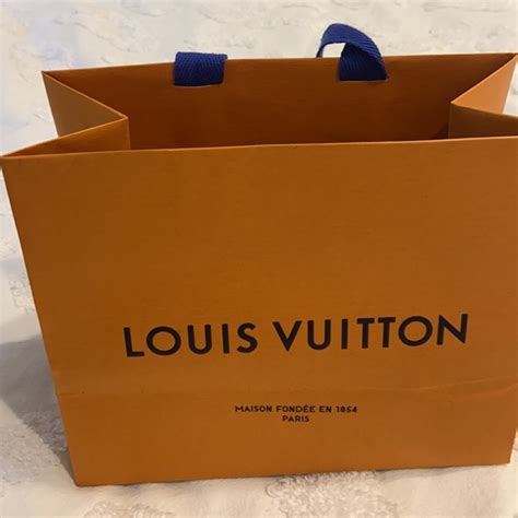 lv store bag